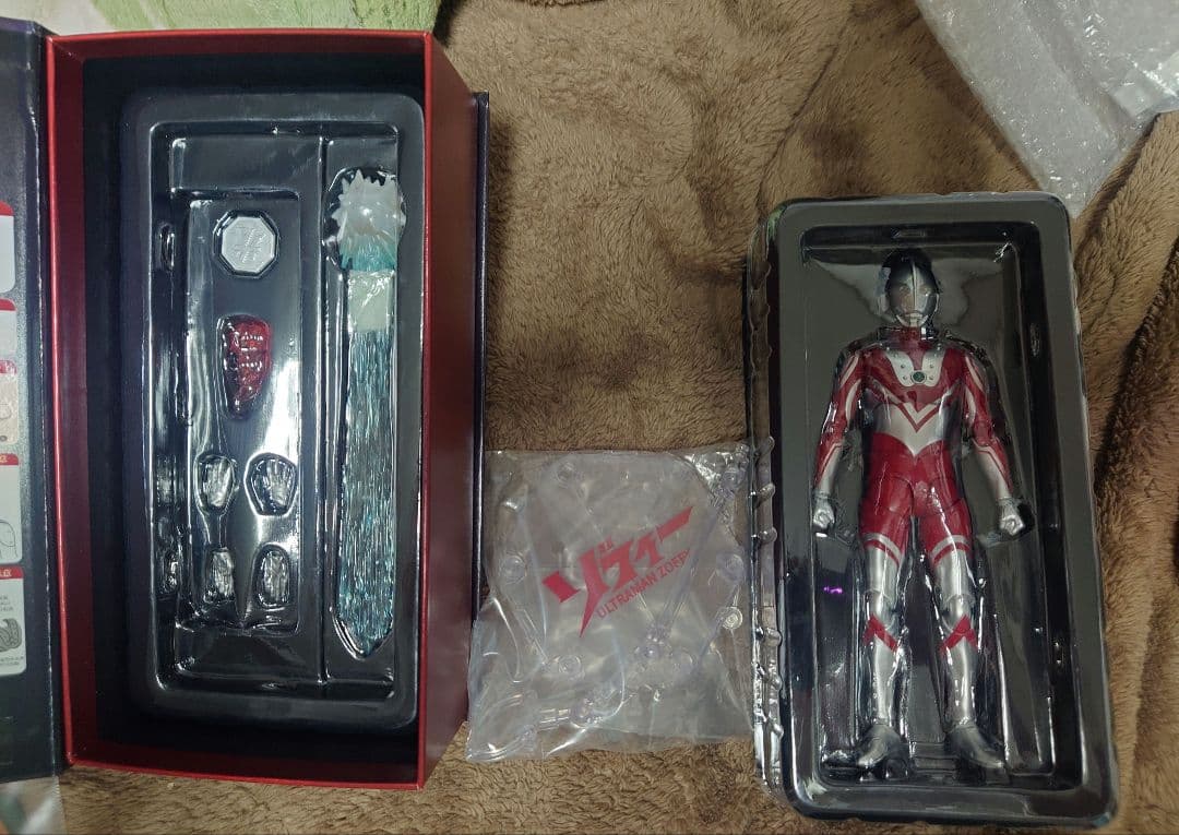 S.H.Figuarts ウルトラマン Aタイプ ＋オマケのゾフィーフィギュア