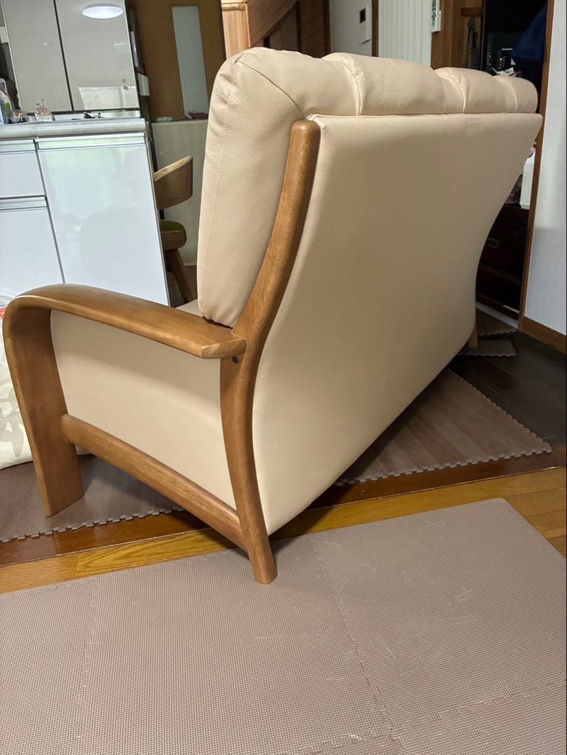 カリモク製　モダンデザイン 3人掛けソファ ベージュ※引き取り限定　福岡県※