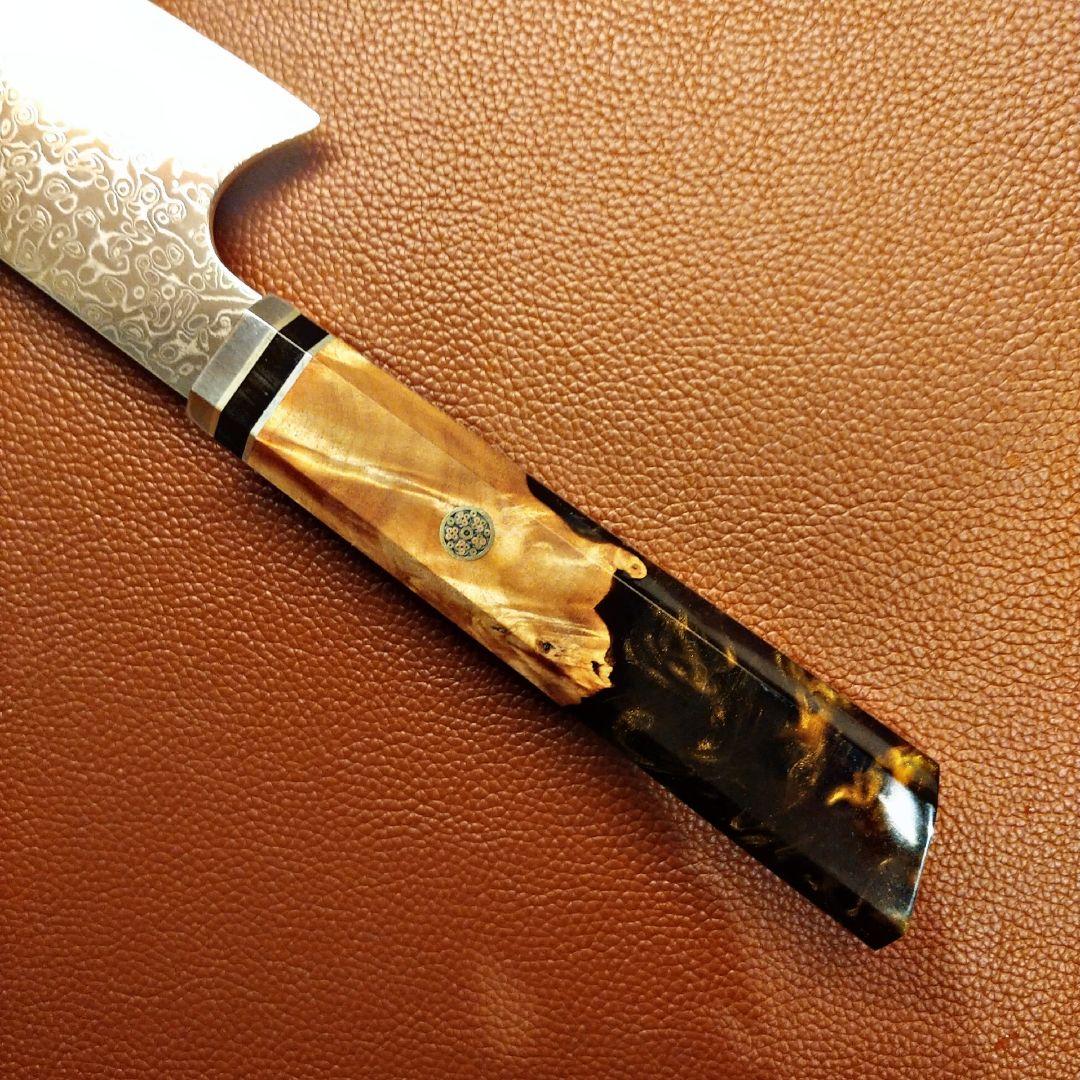 V金10号　67層　ダマスカス包丁　琥珀柄　剣型　牛刀　筋切り　三徳