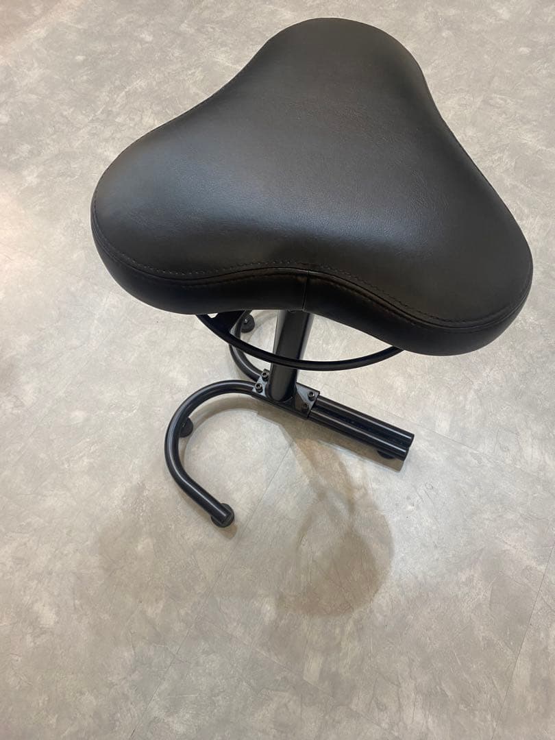 大広　OVE Shell DX スツール