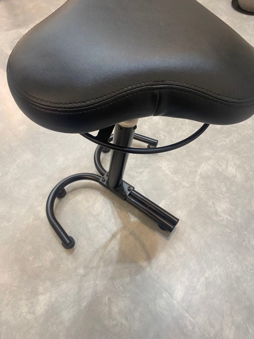 大広　OVE Shell DX スツール