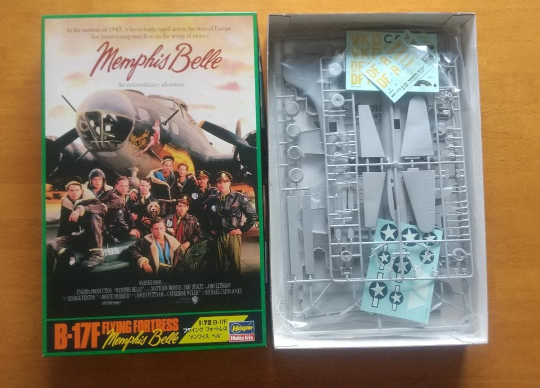 メンフィスベル 機長直筆サイン入りTシャツ & B-17(レベル・ハセガワ