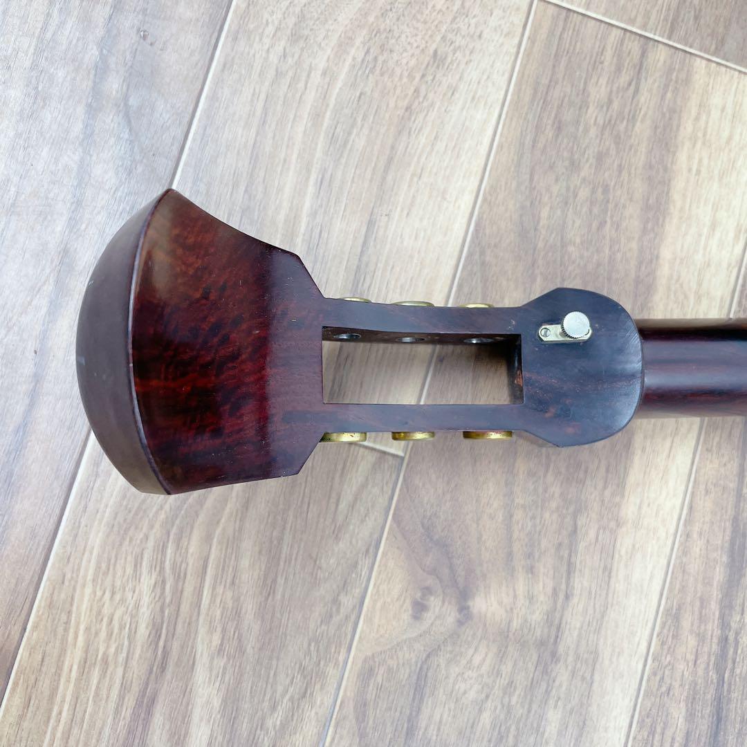 津軽三味線 太棹 段違い二本溝 東さわり トチ紅木 綾杉彫り