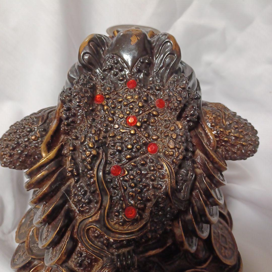 カエルの置物 赤い目 