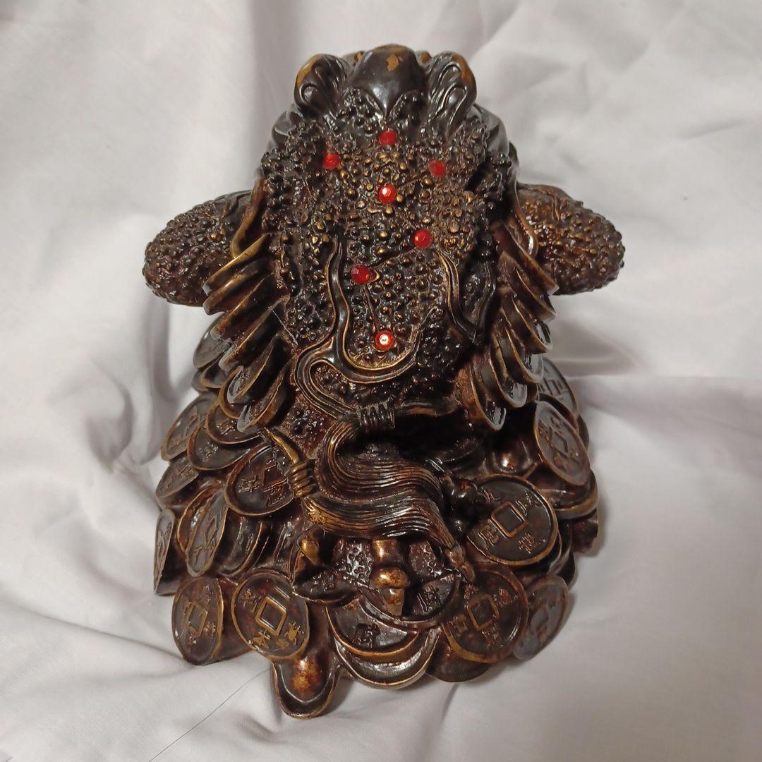 カエルの置物 赤い目 