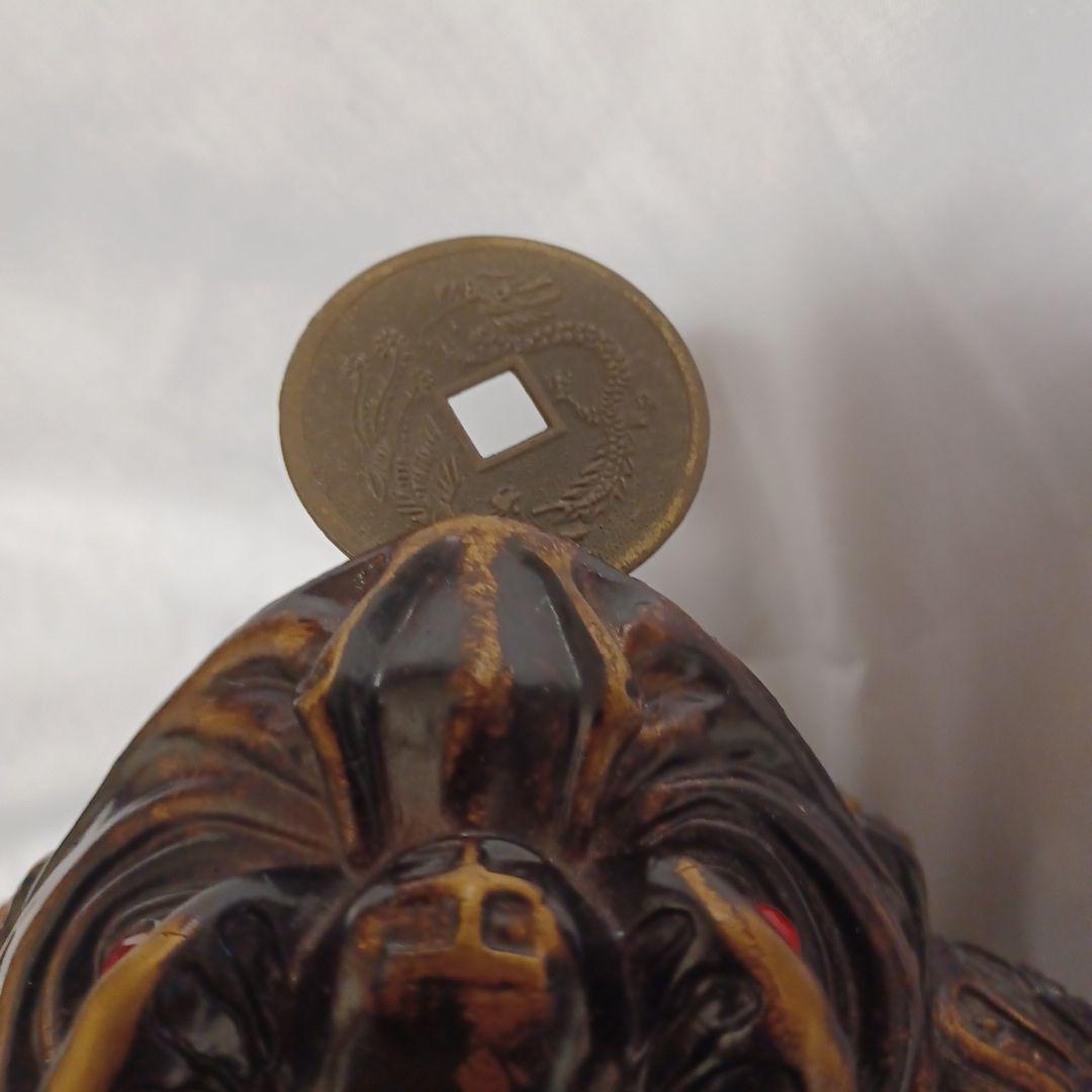 カエルの置物 赤い目 