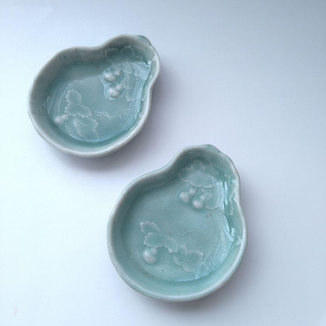三田青磁 豆皿 手塩皿 2客 瓢箪文様 ひょうたん 足付き 江戸期　希少