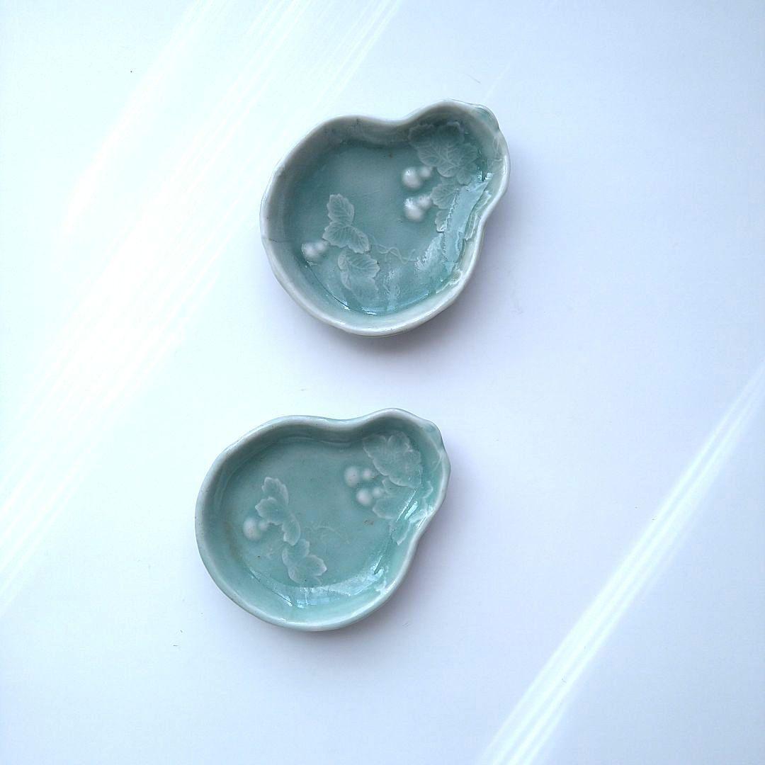 三田青磁 豆皿 手塩皿 2客 瓢箪文様 ひょうたん 足付き 江戸期　希少