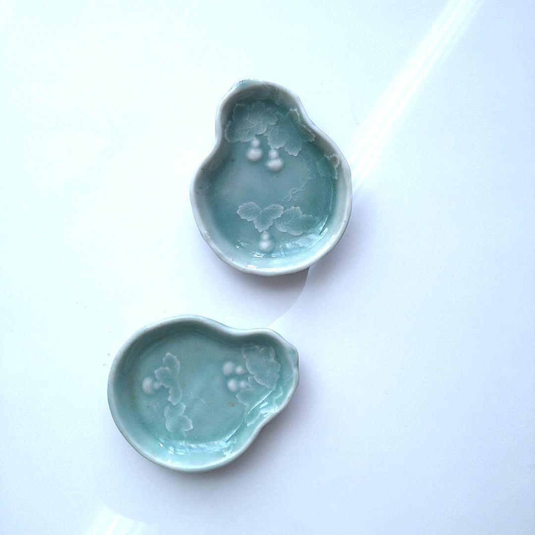 三田青磁 豆皿 手塩皿 2客 瓢箪文様 ひょうたん 足付き 江戸期　希少
