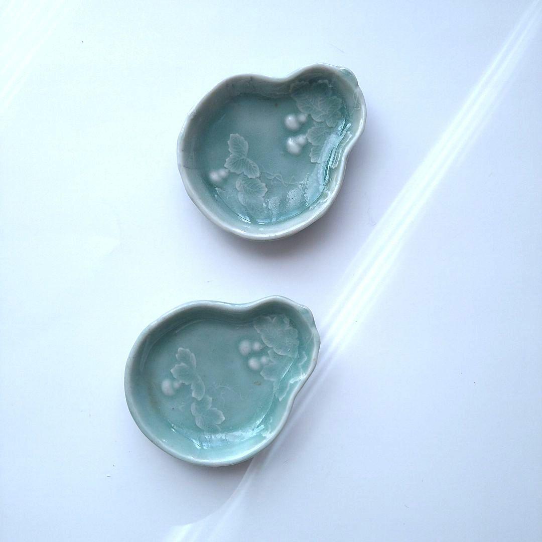 三田青磁 豆皿 手塩皿 2客 瓢箪文様 ひょうたん 足付き 江戸期　希少