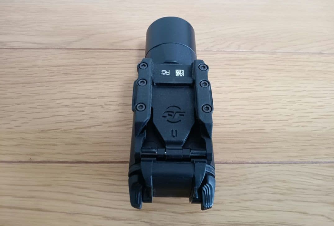 m*5様 実物 surefire 製 X300U ウエポンライト トレポン PT
