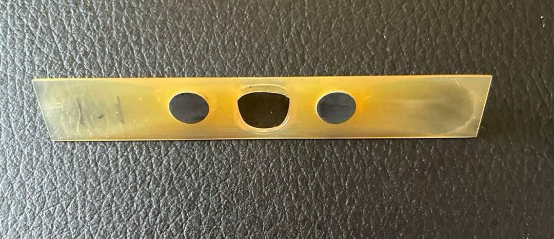 両面四つ皮張りたて 子持綾杉胴 金細 紅木 杢有 中棹 地唄三味線