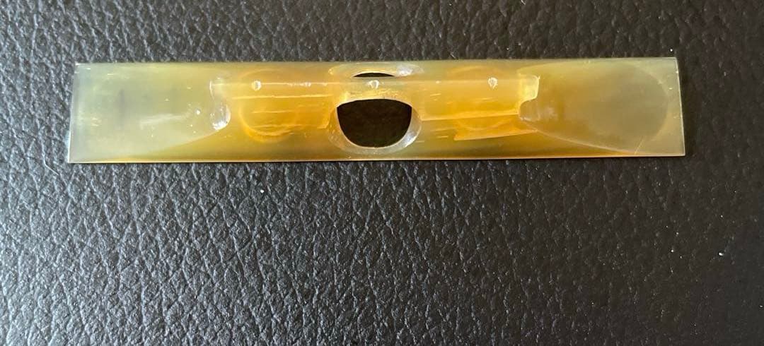 両面四つ皮張りたて 子持綾杉胴 金細 紅木 杢有 中棹 地唄三味線