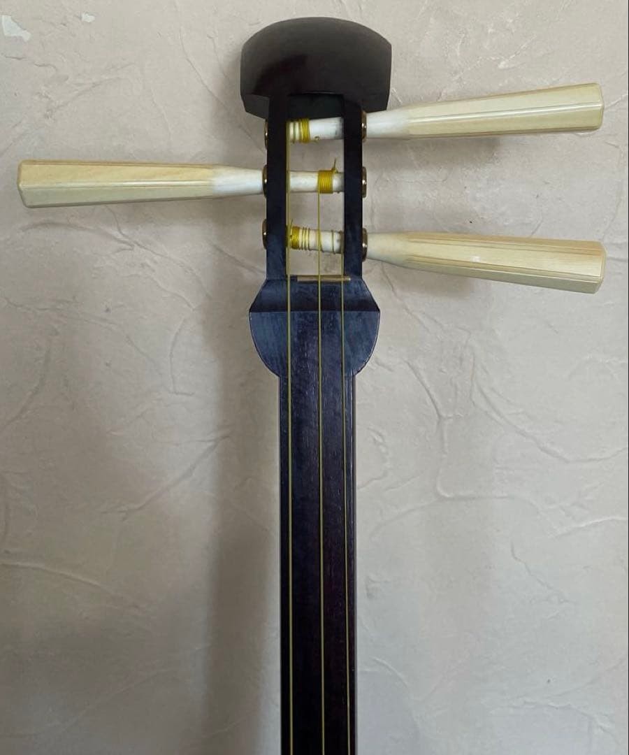両面四つ皮張りたて 子持綾杉胴 金細 紅木 杢有 中棹 地唄三味線