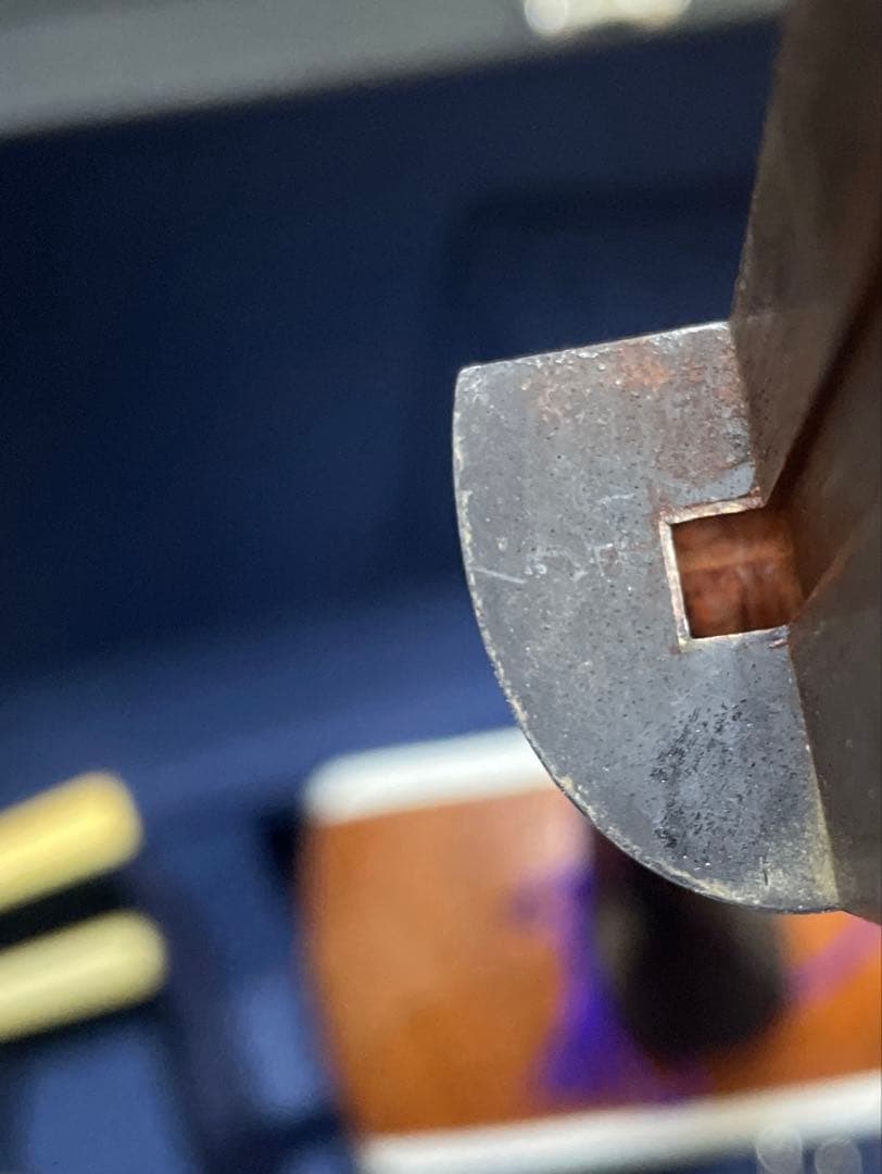 両面四つ皮張りたて 子持綾杉胴 金細 紅木 杢有 中棹 地唄三味線