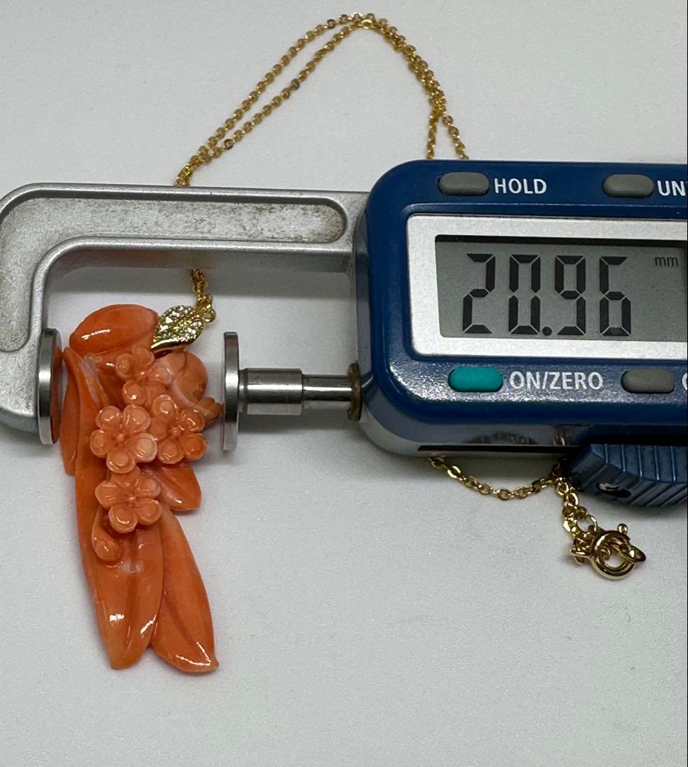 国産天然珊瑚オレンジ色の花彫刻ペンダント　9.7g