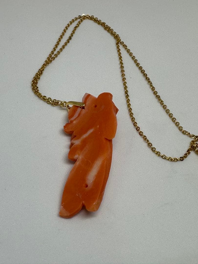 国産天然珊瑚オレンジ色の花彫刻ペンダント　9.7g