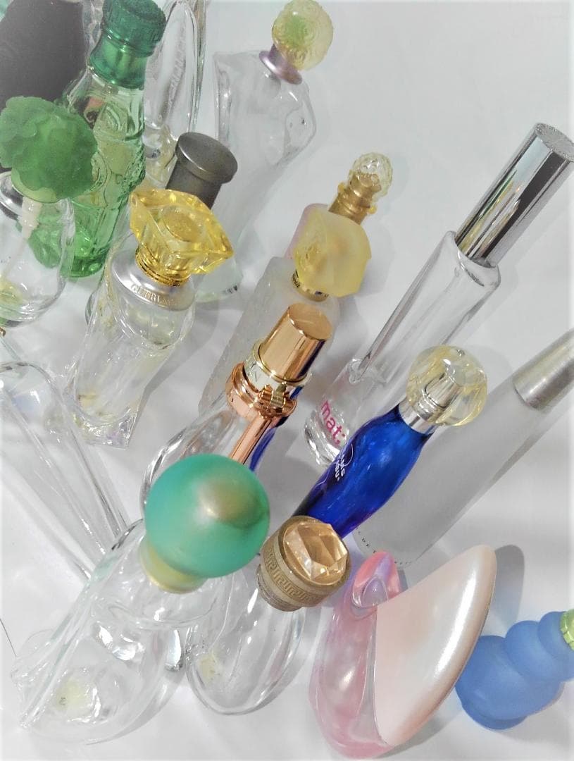 香水 空瓶 いろいろな香水のボトルのみ コレクションにいかが？ 送料無料　②