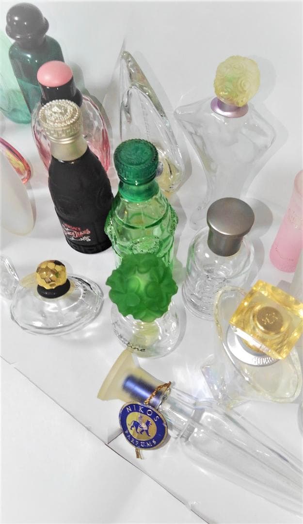 香水 空瓶 いろいろな香水のボトルのみ コレクションにいかが？ 送料無料　②