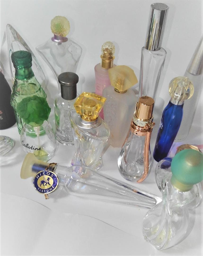 香水 空瓶 いろいろな香水のボトルのみ コレクションにいかが？ 送料無料　②