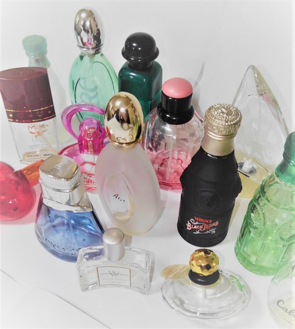 香水 空瓶 いろいろな香水のボトルのみ コレクションにいかが？ 送料無料　②