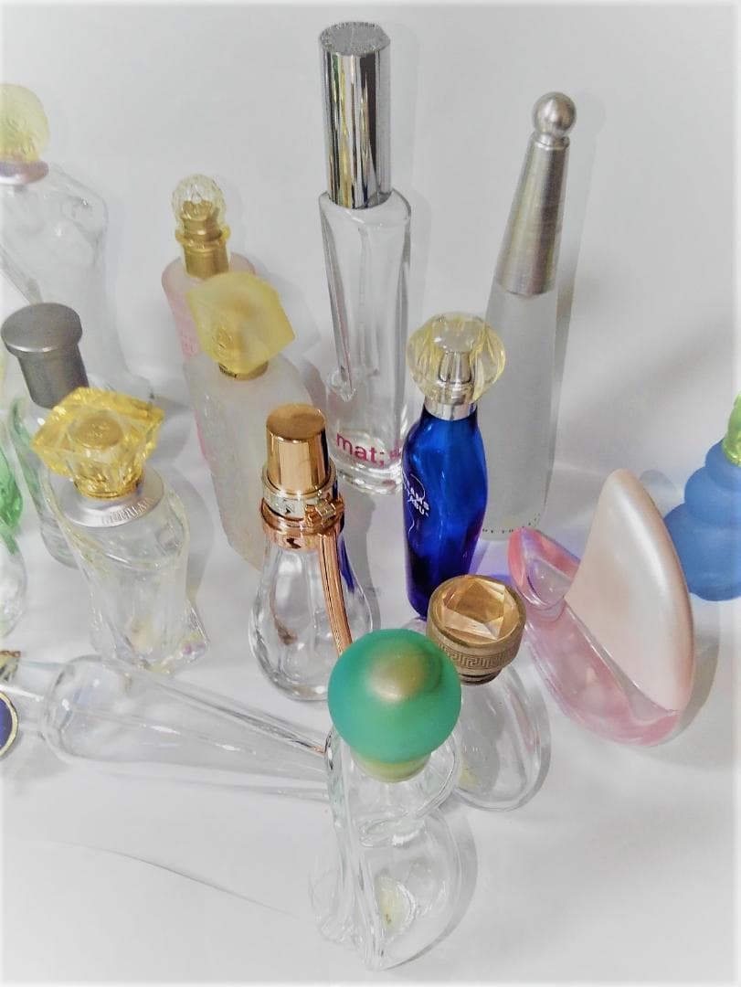 香水 空瓶 いろいろな香水のボトルのみ コレクションにいかが？ 送料無料　②