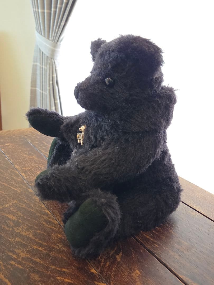 黒のテディベア マフラー・付ピンバッジき(有名作家もの)