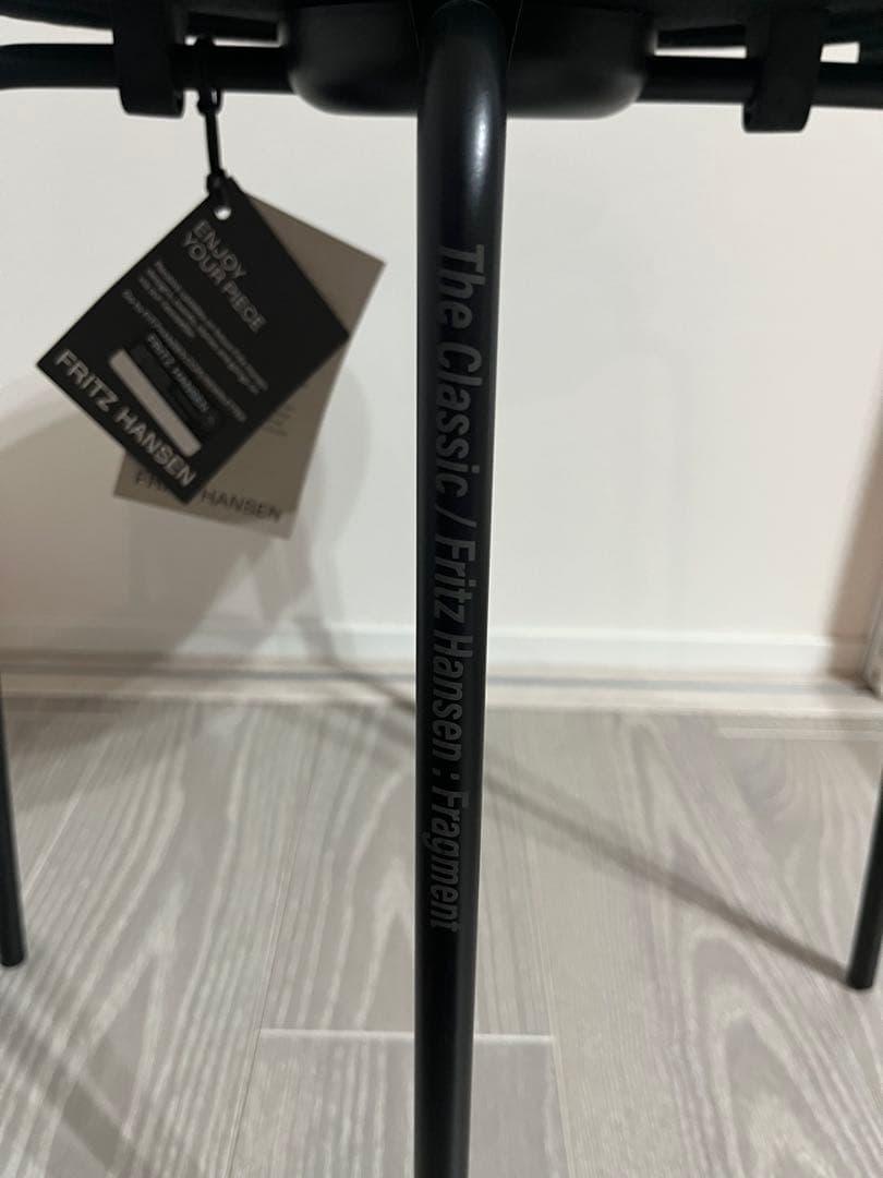 本日限定価格　FRITZ HANSEN FRAGMENT ドットスツール