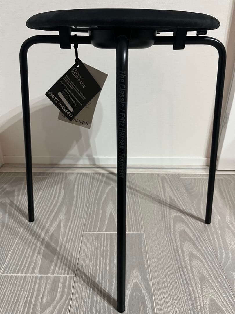 本日限定価格　FRITZ HANSEN FRAGMENT ドットスツール