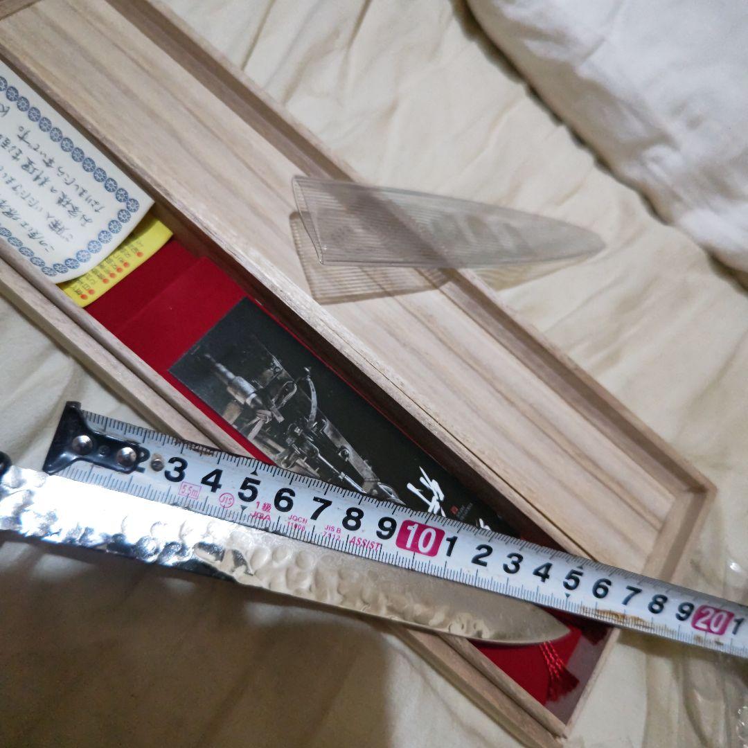 ダマスカス波紋仕上げの鋼製包丁(ペティーナイフ)桐の箱入り