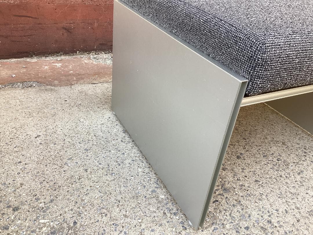 定価約５４万　３点セット　エアフレーム　サイドローテーブル　スツール　カッシーナ