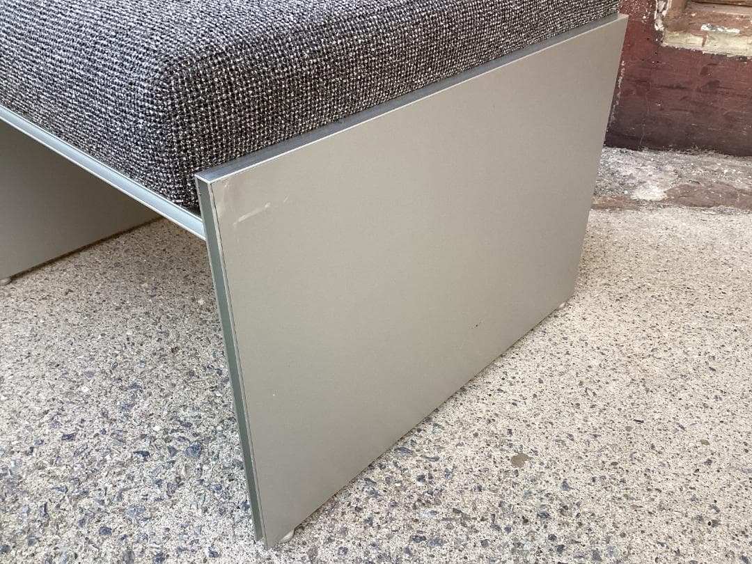 定価約５４万　３点セット　エアフレーム　サイドローテーブル　スツール　カッシーナ