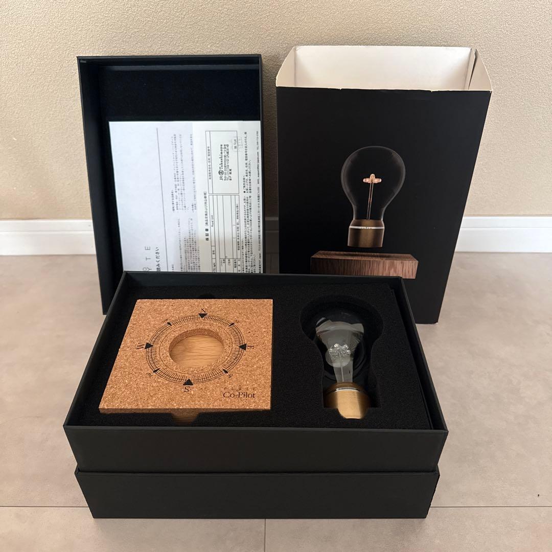 新品★FLYTE★ロイヤル★空宙に浮くLED電球★ライト★ランプ★永久機関