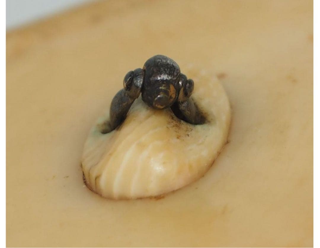 送料無料　時代物　一角提げ物　根付　饅頭　29g