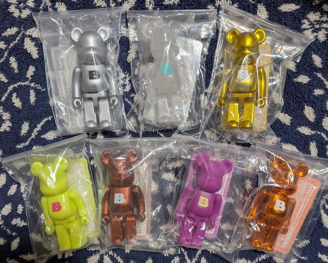 シリーズ物【ベーシック 大B 7種類】ベアブリック 内袋未開封・カード