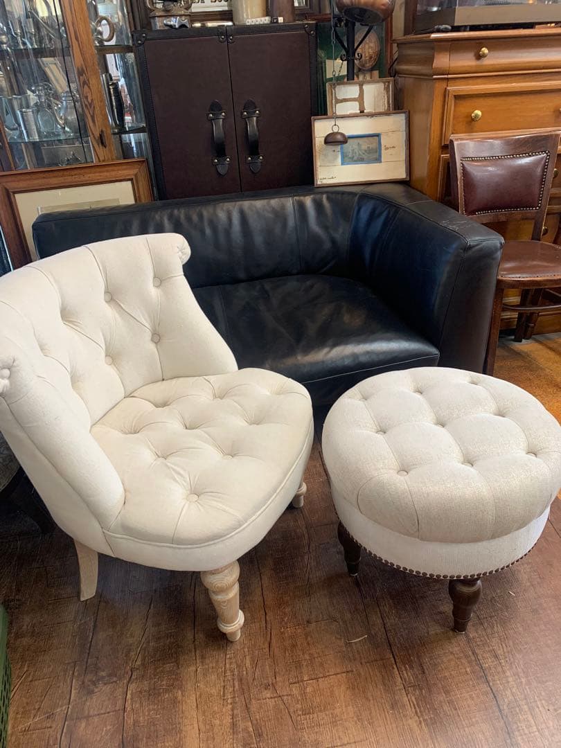 鋲打ちスツール