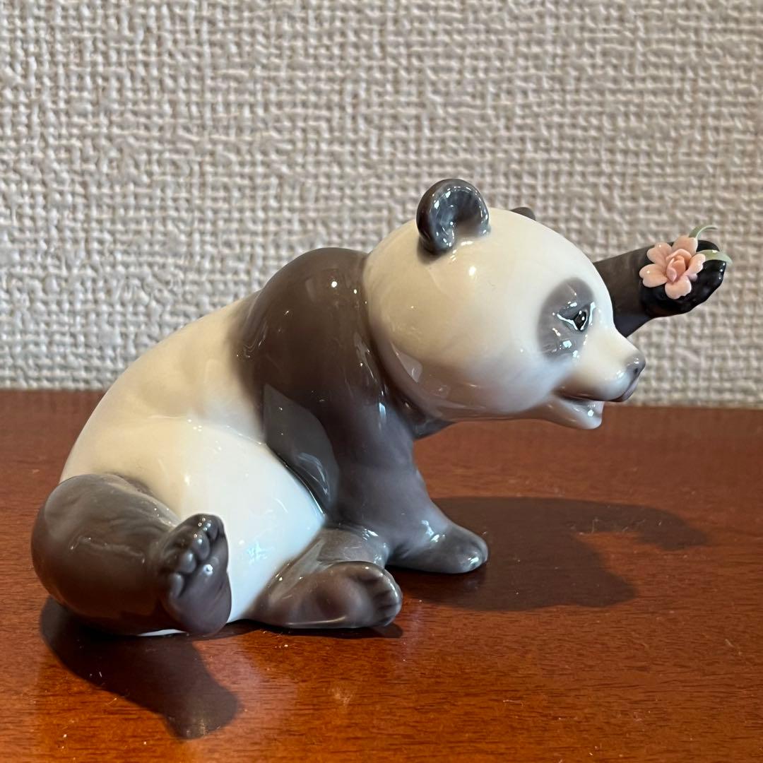 超美品　リヤドロ　パンダ　ピンクの花　フィギュリン　人形　陶器　置物　C