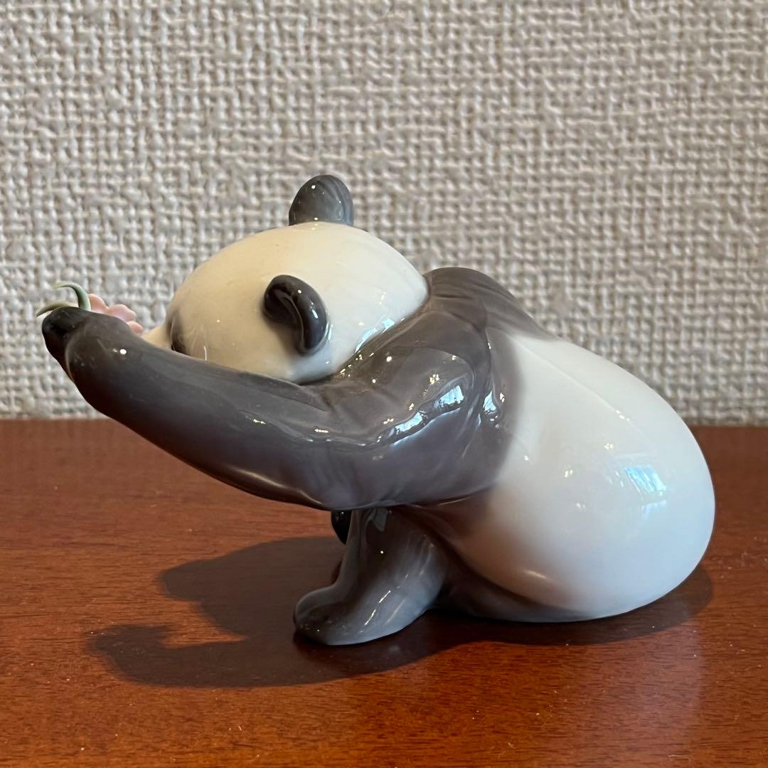 超美品　リヤドロ　パンダ　ピンクの花　フィギュリン　人形　陶器　置物　C