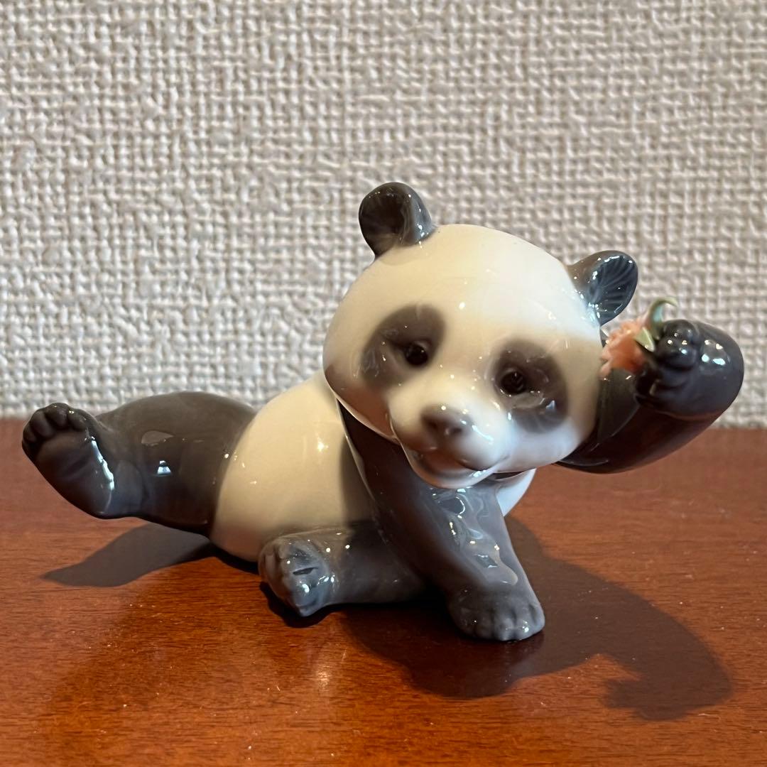 超美品　リヤドロ　パンダ　ピンクの花　フィギュリン　人形　陶器　置物　C