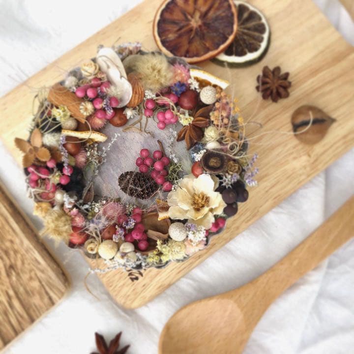 バレンタインに。美味しそうな森のタルトケーキリース