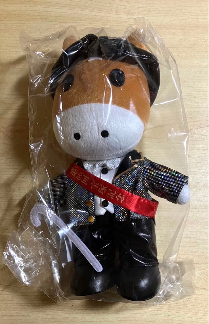 第66回 宝塚記念 ファン投票 ターフィー賞 ぬいぐるみ - メルカリ