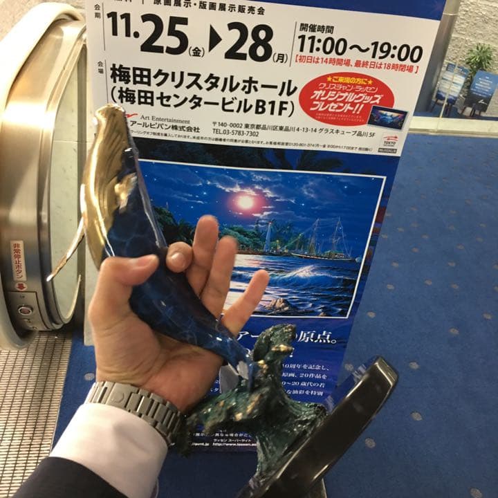 ラッセンのクジラのブロンズ オブジェ - メルカリ