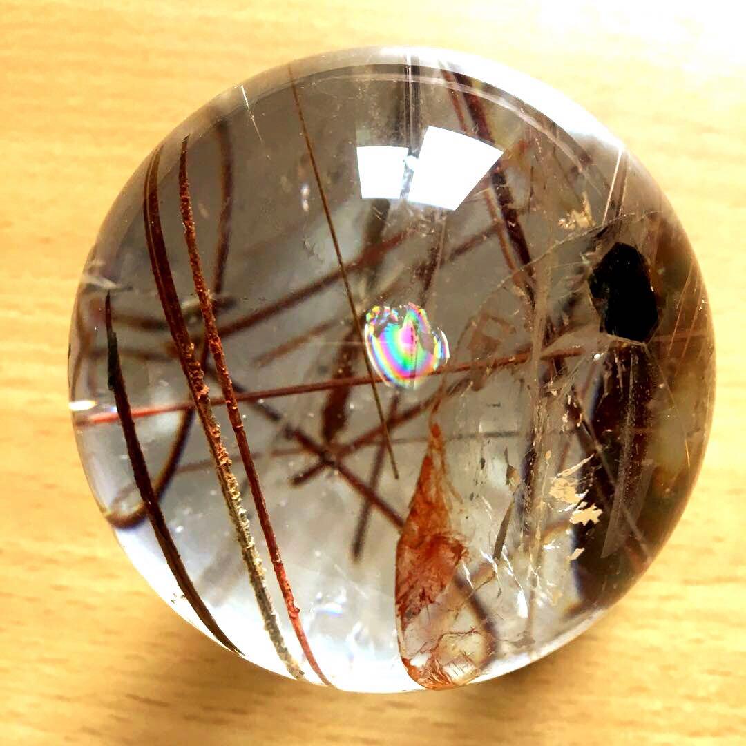 希少針極太いルチルクォーツ丸玉　スフィア原石　透明度抜群　パワーストーン　置物