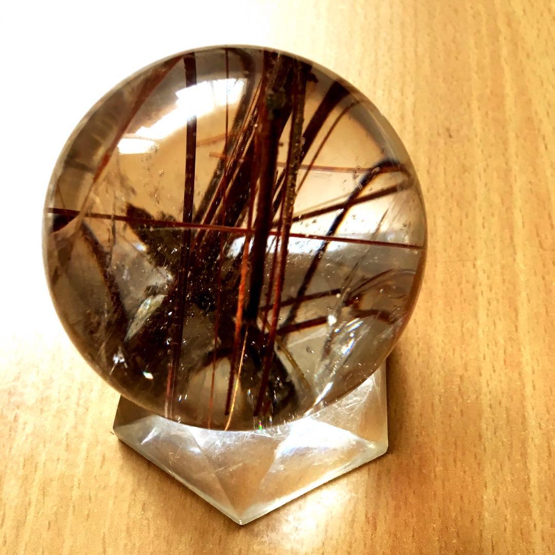 希少針極太いルチルクォーツ丸玉　スフィア原石　透明度抜群　パワーストーン　置物