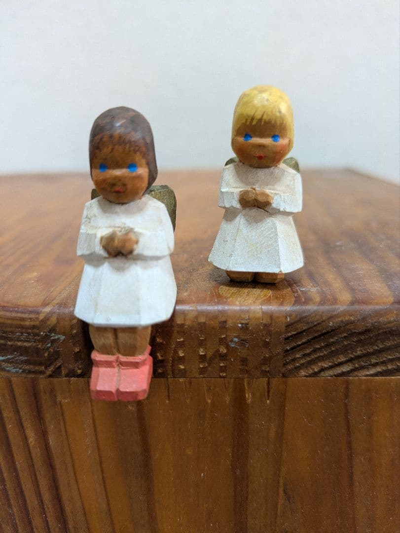 HAHN社天使の木彫り人形2体(ドイツ製)の通販｜eyeslovetosee.de