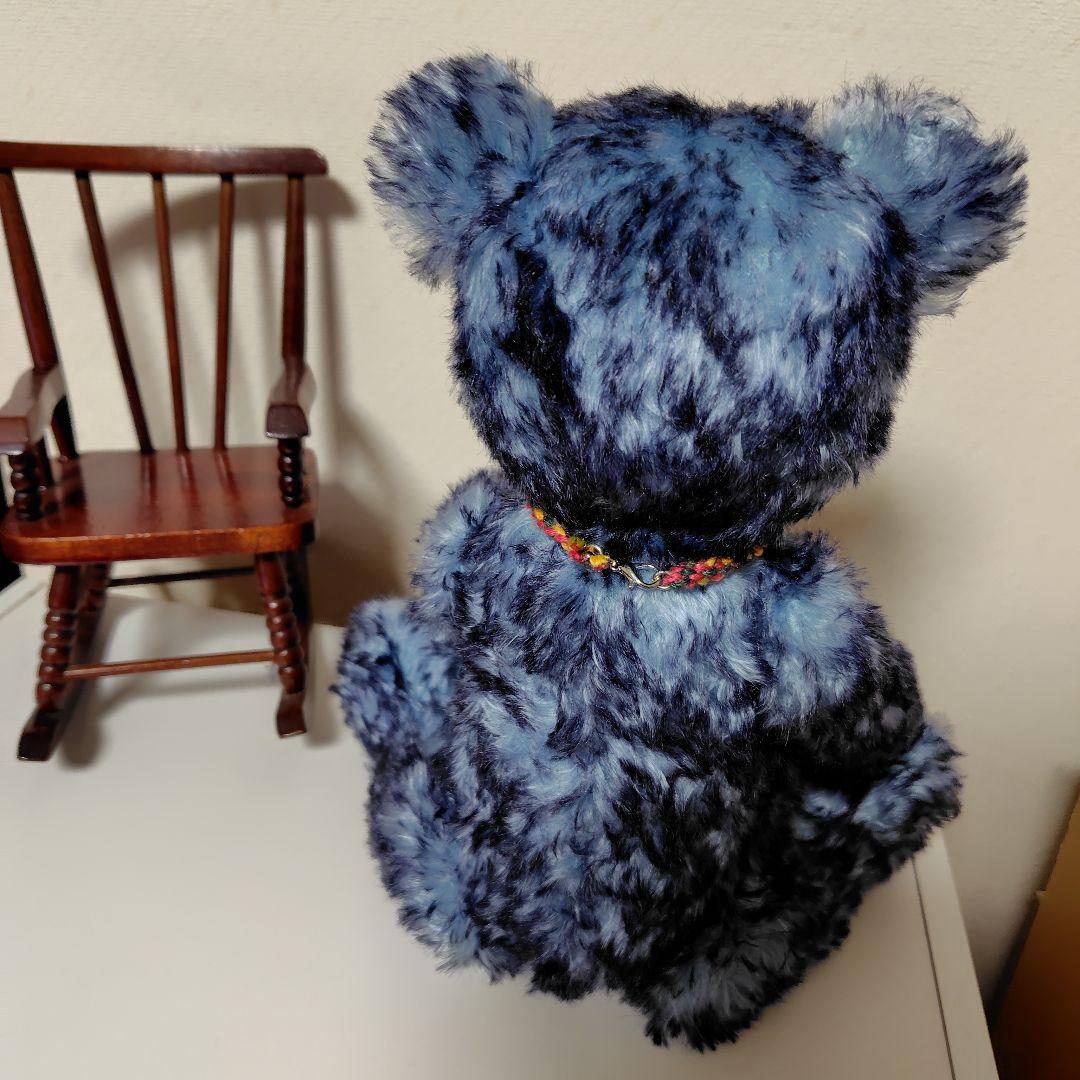 ブルーのチップドモヘア　テディベア 天然水晶の勾玉付き