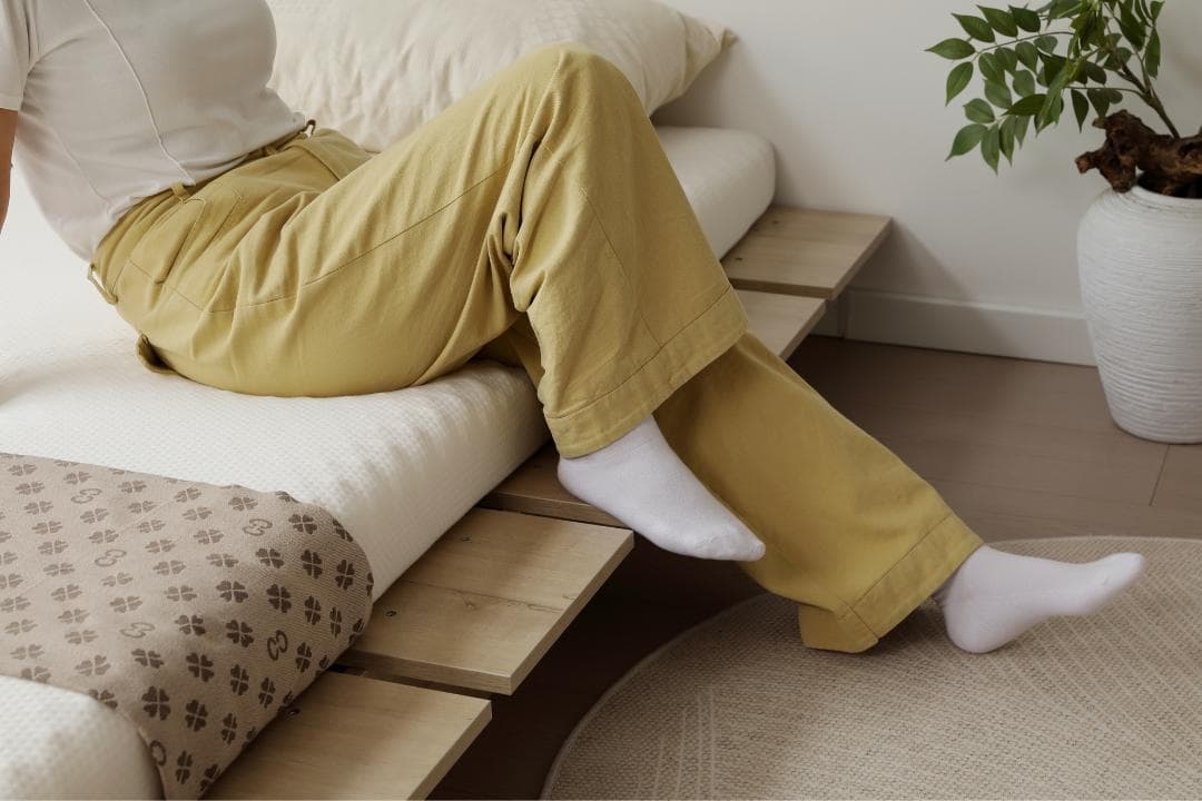 【幅140cm】ベッド　脚付き　木目調　コンパクト　NATURAL