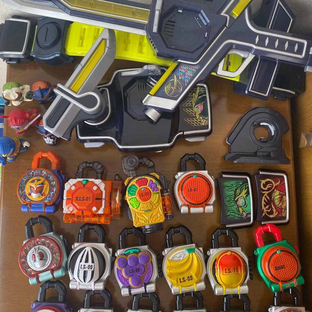 仮面ライダー鎧武 CSM戦極ドライバー、無双セイバー、ロックシード25個