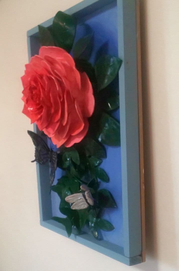 ボタンと近寄る昆虫