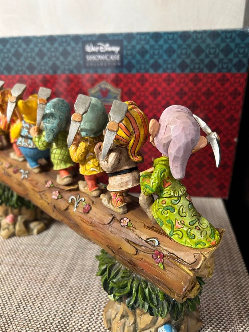 ディズニー 7人の小人 ジム・ショア 木彫り調フィギュア 家路への行進
